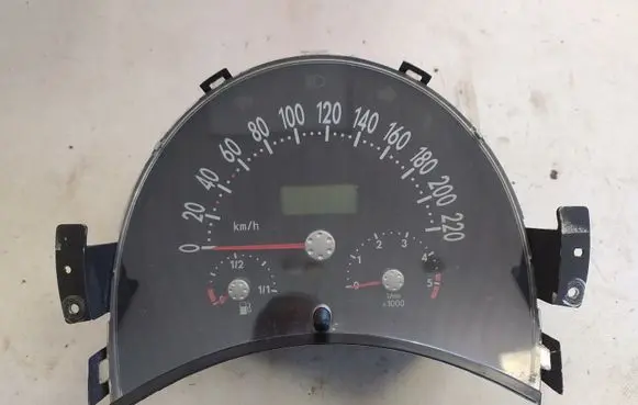 Volkswagen New Beetle Speedometer (instrument cluster) 1C0920800A