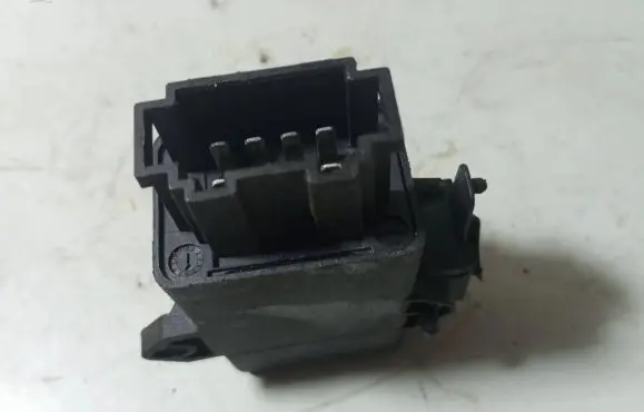 Volkswagen PASSAT B6 Other relay 1Z0959772B