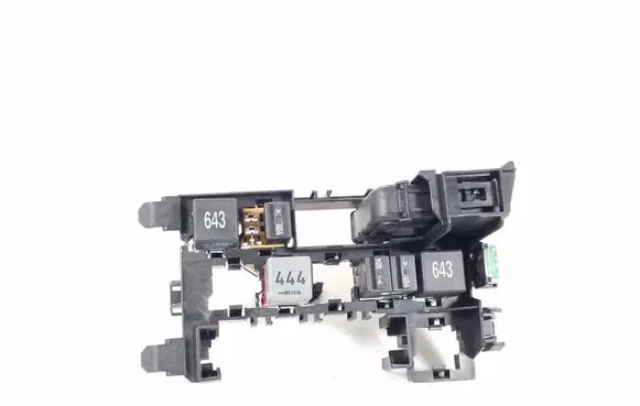 Audi Q7 4L Relay mounting block 4L1937503