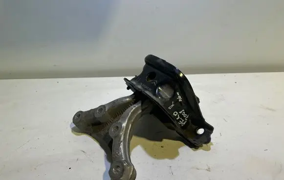 Engine mount bracket