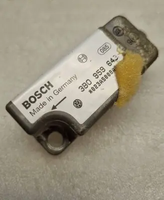 Volkswagen PASSAT B5 Airbag deployment crash/impact sensor 3B0959643
