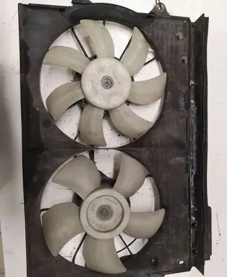 Toyota Corolla Verso AR10 Fan set 1227508862