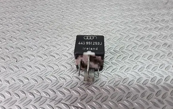 Volkswagen PASSAT B5 Other relay 443951253J
