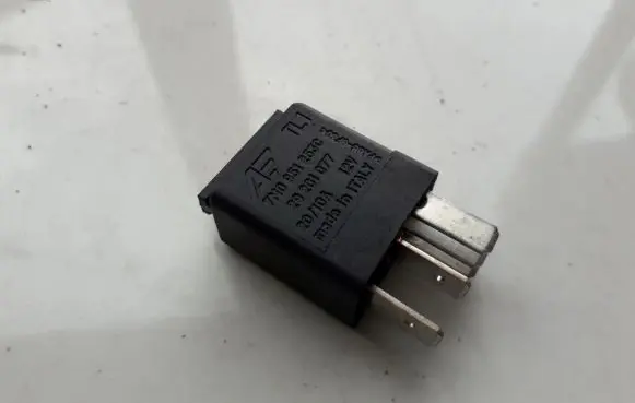 Volkswagen Touareg I Other relay 7M0951253C 29201077