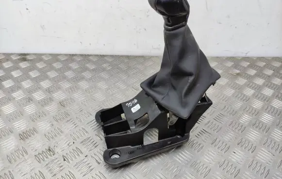 Peugeot 208 Gear shifter/selector 9808161780
