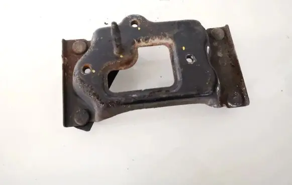KIA Carens II Engine mounting bracket