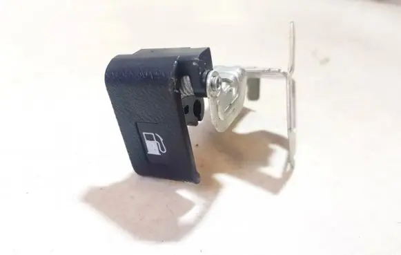 Honda CR-V Fuel tank opening switch 