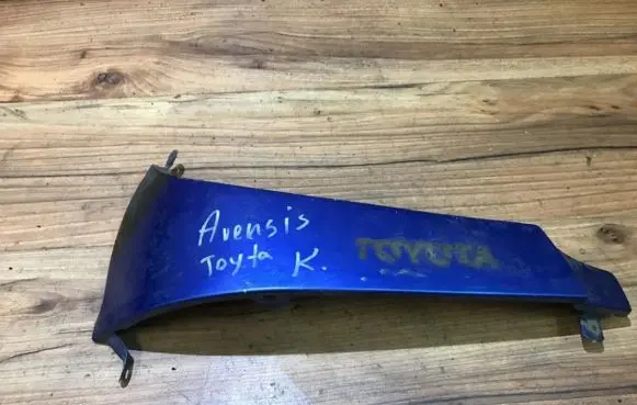 Toyota Avensis T220 Rear/tail light trim molding 