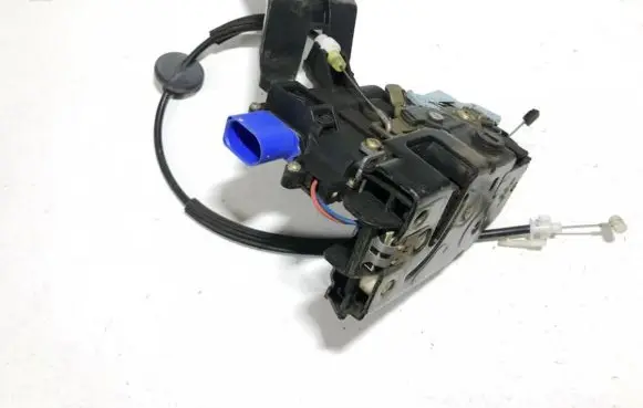 Volkswagen Golf V Rear door lock 7l0839016 991610-101
