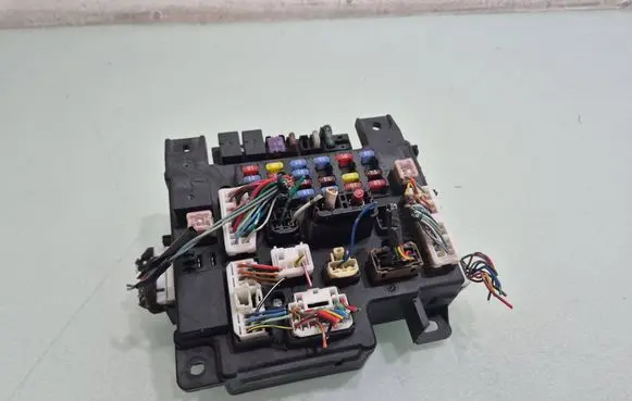 Citroen C-Crosser Fuse module 8637A318