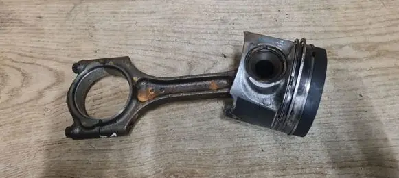 Volvo V70 Piston with connecting rod