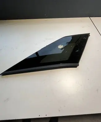 Peugeot 3008 III Rear side window 43R008600 E000255