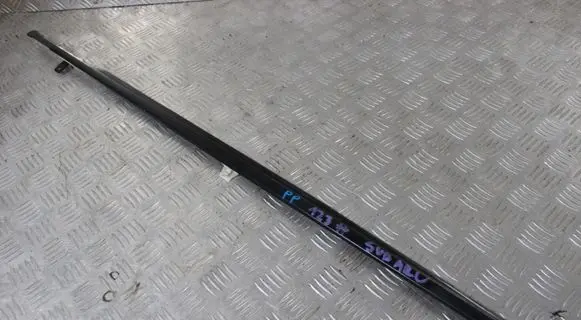 Subaru Impreza II Front door trim bar 