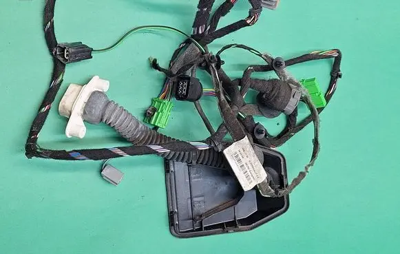 Volvo XC90 Front door wiring loom 8676027