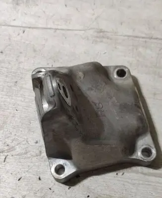 Lexus RC Engine mounting bracket 18724