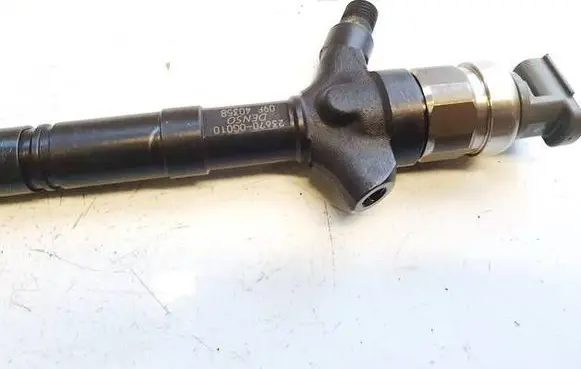 Toyota Corolla E120 E130 Fuel injector 236700g010