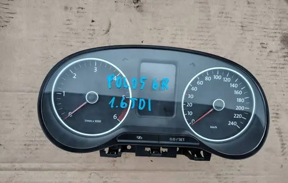 Volkswagen Polo V 6R Speedometer (instrument cluster) 6R0920861D