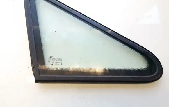 Seat Alhambra (Mk1) Front triangle window/glass 
