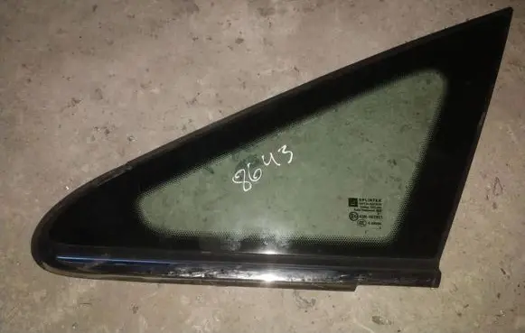 Opel Zafira B Front triangle window/glass 
