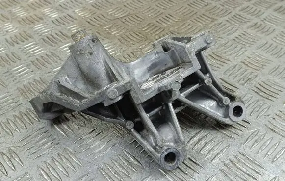 Toyota GT 86 Generator/alternator bracket 