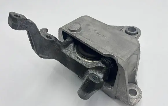 Volvo XC40 Engine mount bracket 32139919 242041624