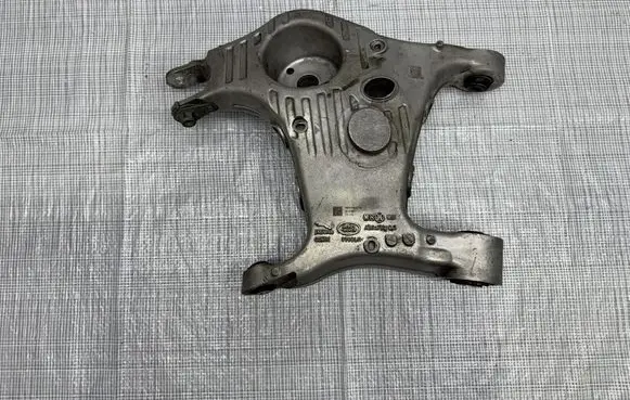 Jaguar F-Pace Rear control arm M8A25B531CB
