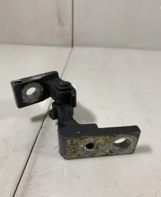 Audi A6 S6 C6 4F Front door lower hinge A046573
