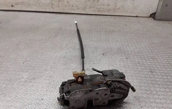 Opel Insignia A Front door lock 13503801