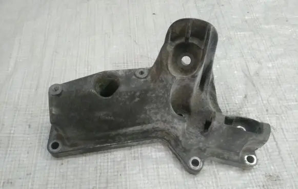 BMW 5 E60 E61 Engine mounting bracket 6763217