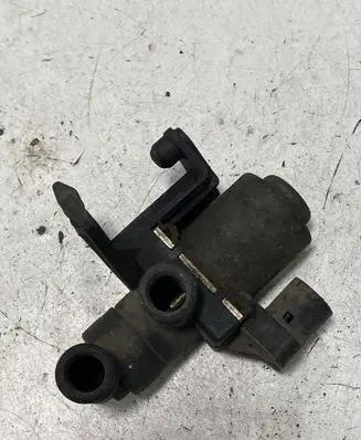 BMW 3 E36 Coolant heater control valve 1147412052 1387846