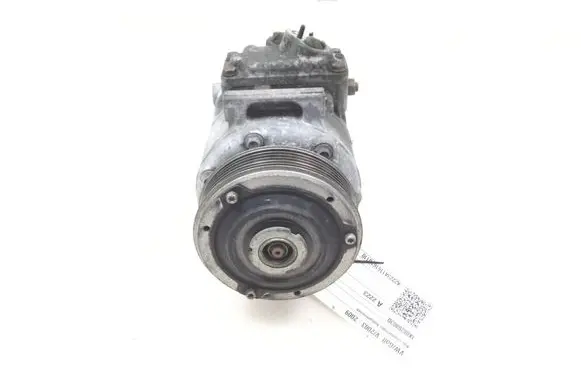 Volkswagen Golf V Air conditioning (A/C) compressor (pump) 1K0820803Q