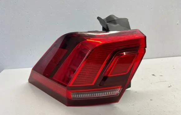 Volkswagen Tiguan Rear/tail lights 5NA945095B 2SD01251901 00046187