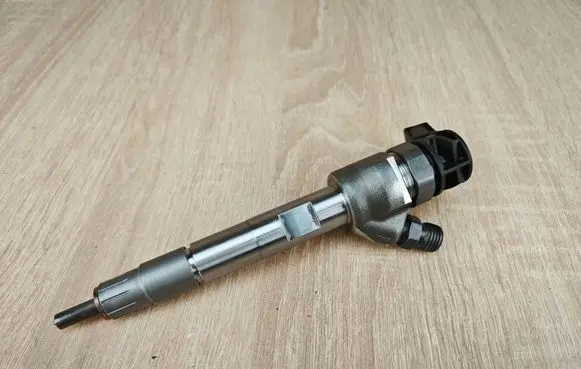 BMW 4 G22 G23 G24 G26 Fuel injector 8579236