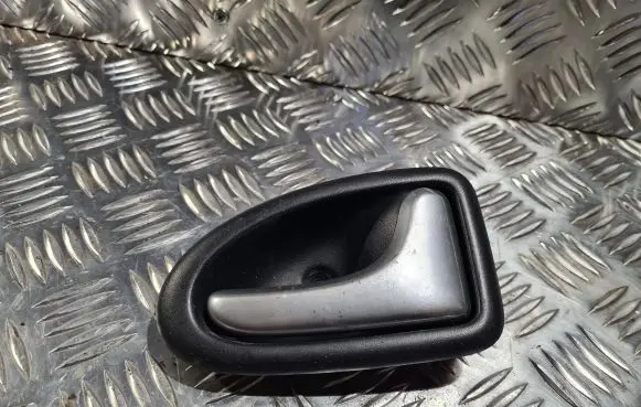 Renault Megane II Rear door interior handle 8200028995