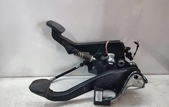 Mercedes-Benz GLK (X204) Pedal assembly A2042909301 204291020
