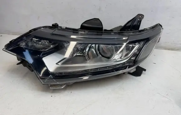 Mitsubishi Outlander Headlight/headlamp 8301C855