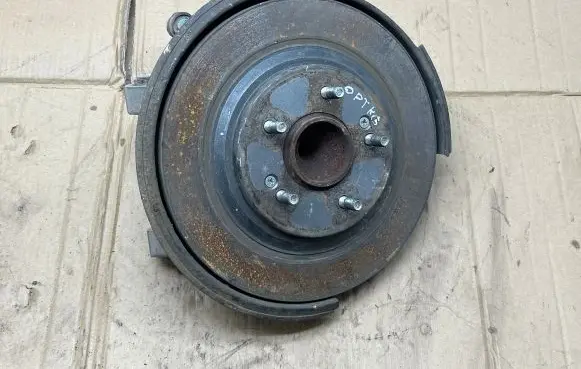 Rear wheel hub