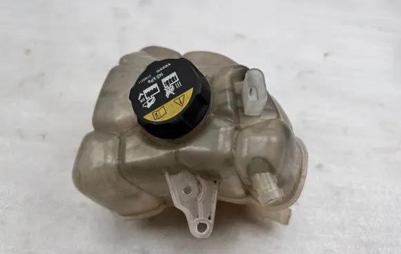Volvo XC90 Coolant expansion tank/reservoir 31338291