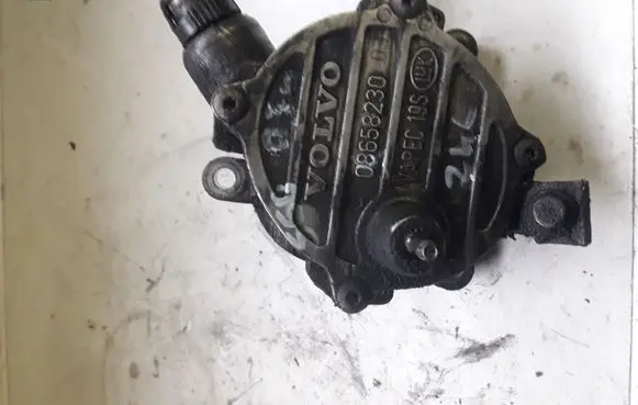Volvo S60 Vacuum pump 08658230