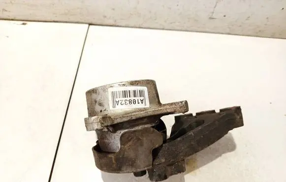 Engine mount bracket