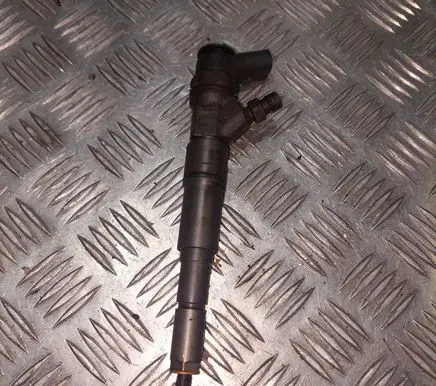 BMW 3 E90 E91 Fuel injector 7793836