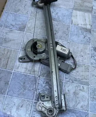 Citroen C3 Front door window regulator motor 400619F
