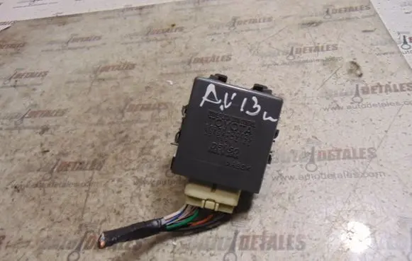 Toyota Avensis T270 Door control unit/module 8597020020