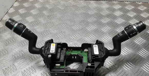 Wiper turn signal indicator stalk/switch