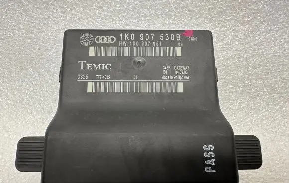 Audi A3 S3 8P Gateway control module 1K0907530B 1K0907951