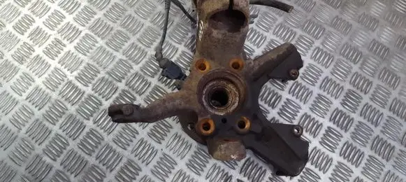 Volkswagen Golf V Front wheel hub