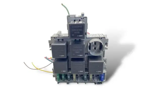Volvo XC90 Fuse module 8690698