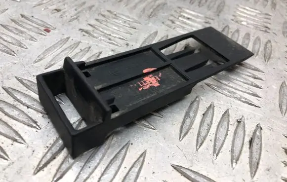 BMW 5 E60 E61 Radiator mount bracket 7788324