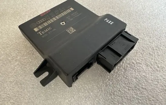 Audi A6 S6 C6 4F Gateway control module 4F0907468D