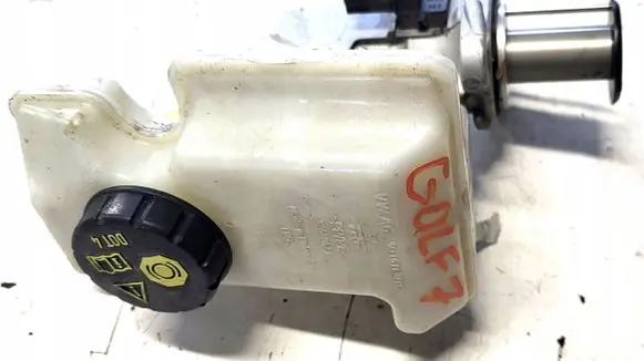 Volkswagen Golf VII Master brake cylinder